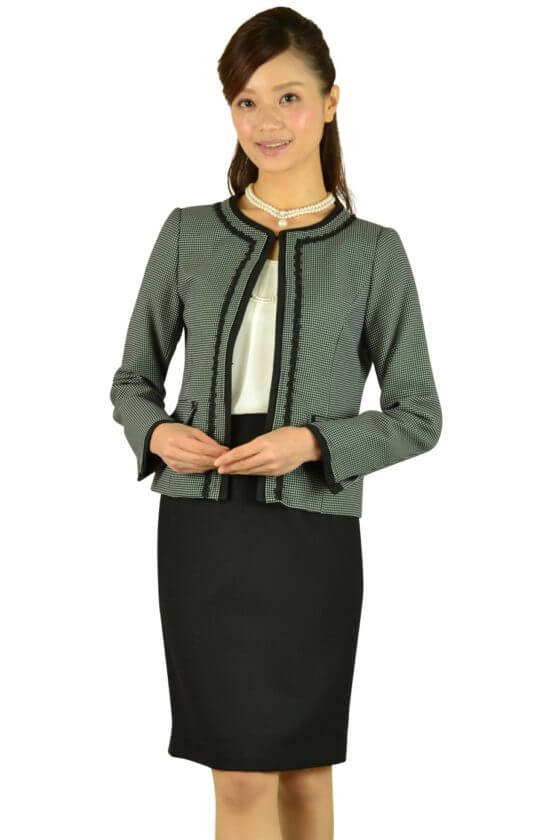 記憶に残るお子さんの大学卒業式にするための 母親の服装選び 大人ドレスアップ
