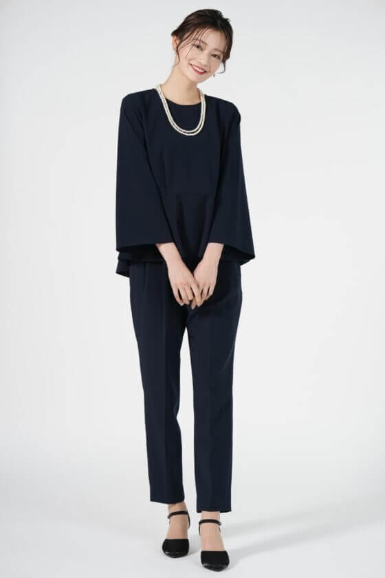 UNITED ARROWS green label relaxing
パールボタン付きネイビーパンツドレス