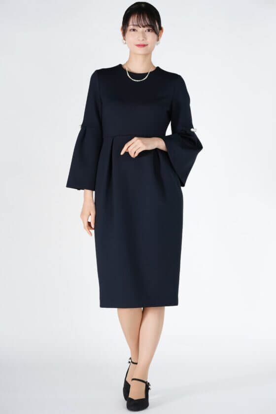 UNITED ARROWS
フレア袖パールコクーンネイビードレス