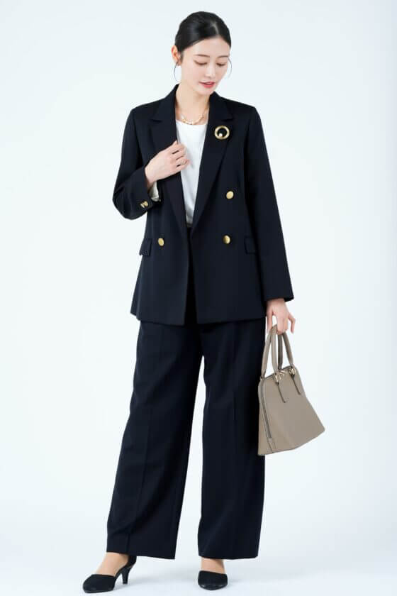UNITED ARROWS green label relaxing
ゴールドボタンダブルジャケット×ネイビーパンツスーツセット
