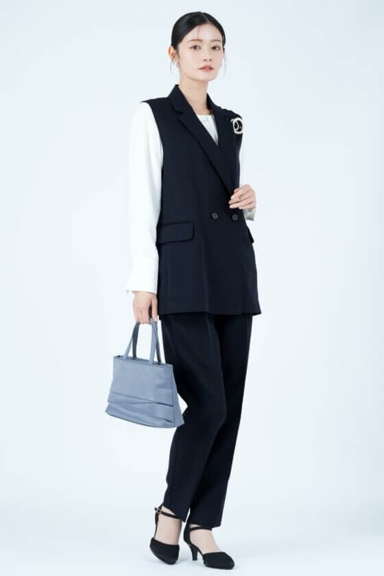 White Joola
テーラードジレ×ネイビーパンツスーツセット
