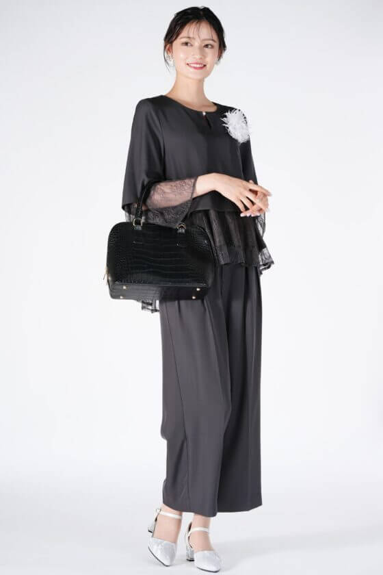 RUIRUE BOUTIQUEペプラム裾レースダークグレーパンツドレス