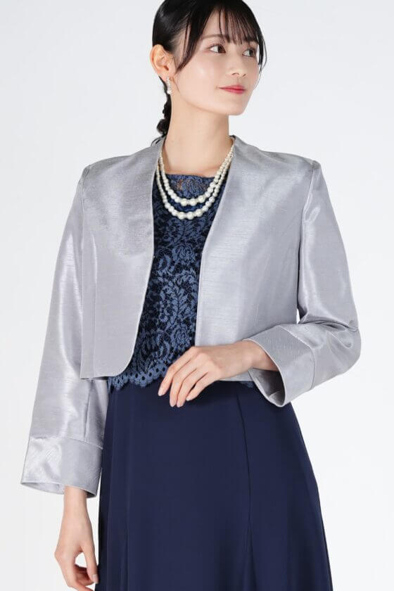 LUXE GRACE
シンプル光沢シルバージャケット