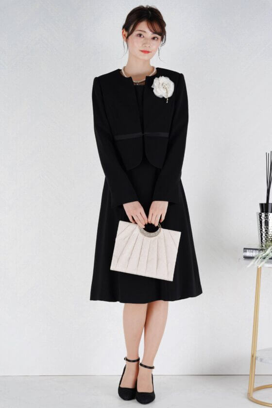 White Joola
上品ブラックフォーマルワンピースセット