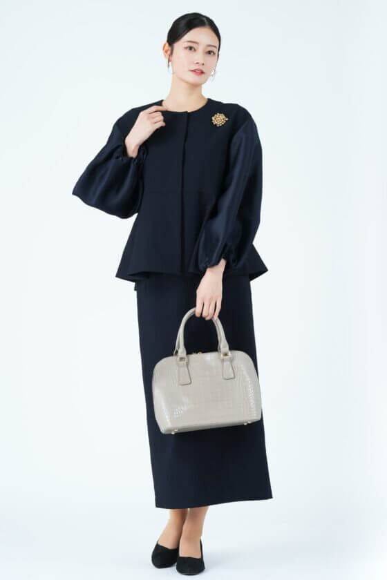 UNITED ARROWS green label relaxing
異素材スリーブペプラムネイビースカートスーツセット
